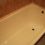 Реставрация поверхности желтой ванны от скол, царапин жидким акрилом.